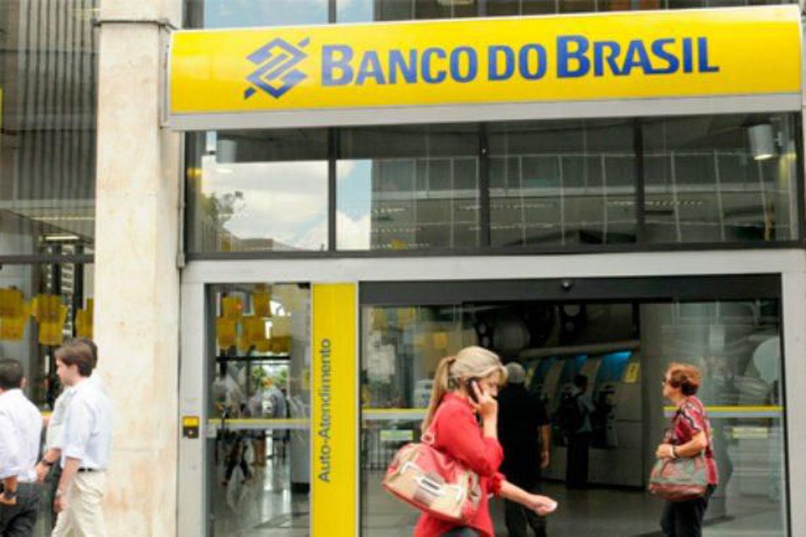 Banco indeniza por demora em bloqueio de cartão