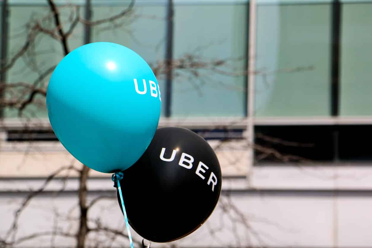 Uber gera dano moral se não ajuda motorista vítima de assalto