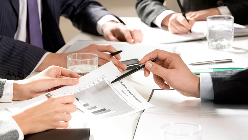 Uma empresa pode “contratar” uma pessoa para que ela trabalhe de forma autônoma na mesma?